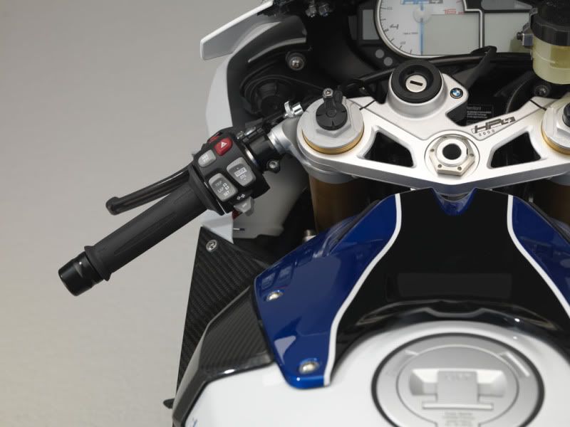 http://i131.photobucket.com/albums/p282/HiSpeed48/072712-2013-bmw-hp4-07.jpg