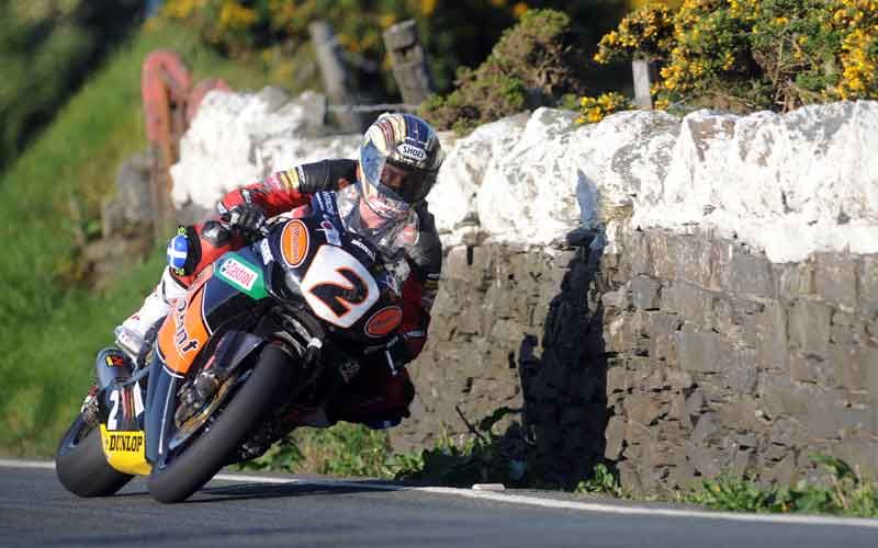 http://i131.photobucket.com/albums/p282/HiSpeed48/John-McGuinness-practice.jpg