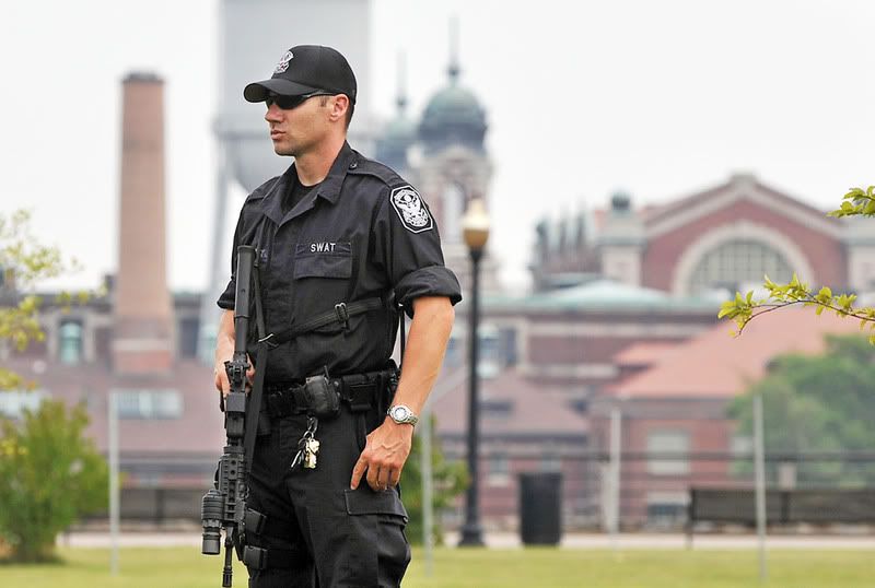 British Riot Police Uniform. Standard Police Uniform: