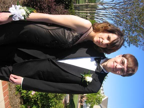http://i131.photobucket.com/albums/p290/squinney/prom5.jpg