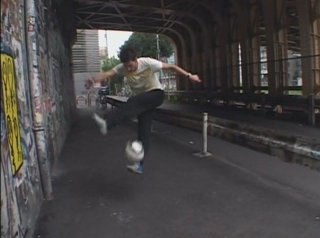 Billy Wingrove   Learn Freestyle Football (2007) [DVDrip (XviD)] *DW Staff Approved* preview 3