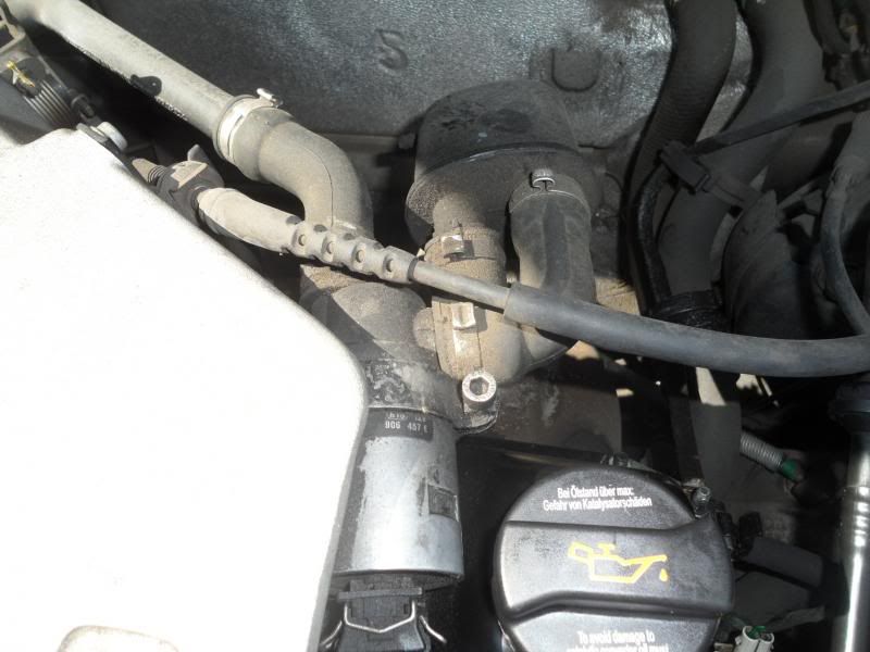 Help me identify oil leak! Air intake area. (Pictures) VW Vortex