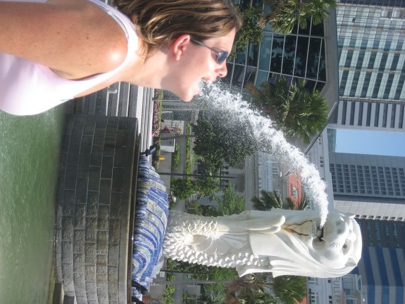 Drinking from the Singapore Merlion 0