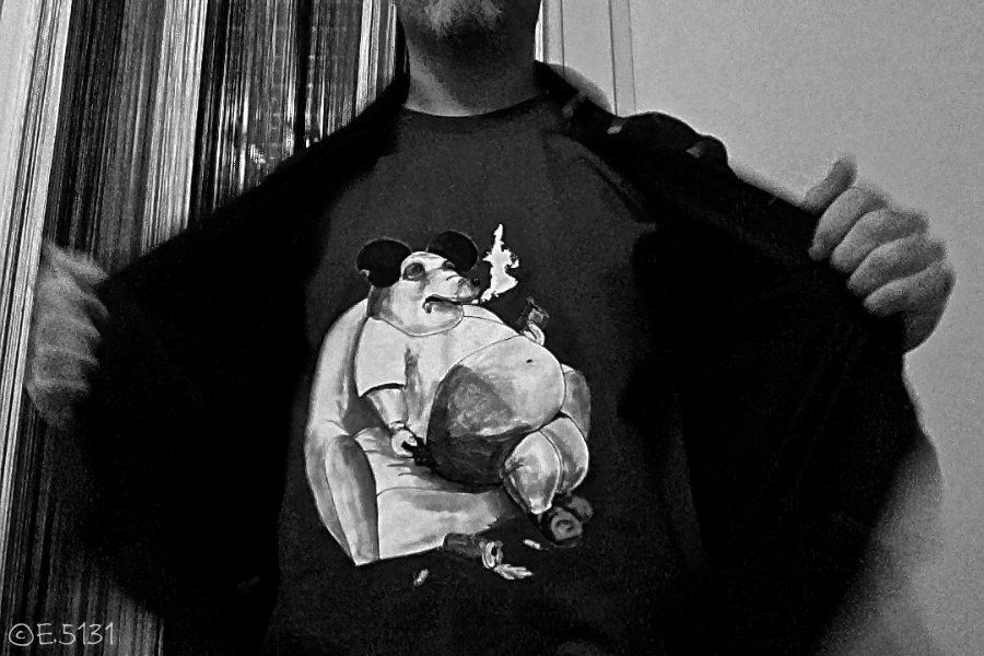 "le E. supporte mickey..."