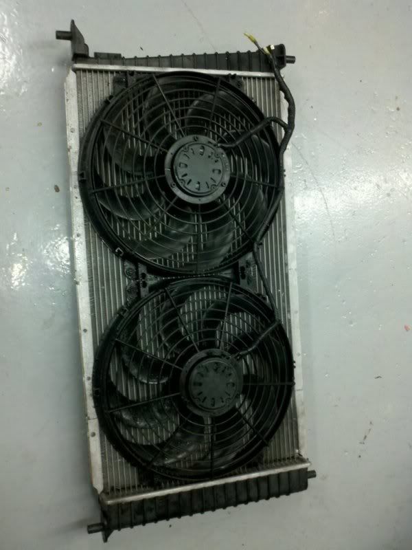Single core radiator and dual pusher/puller fans Lightning Rodder