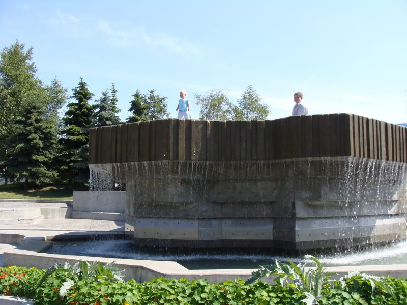 Autumn towne Square fountain