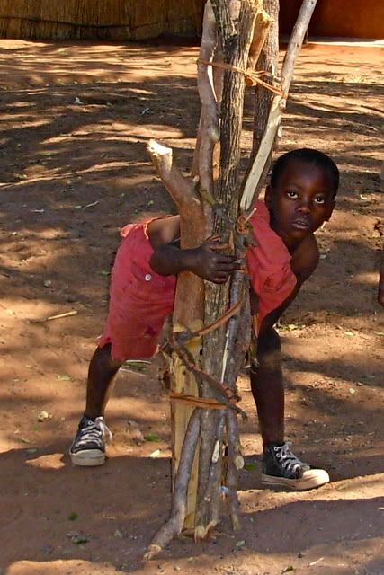 IMAGE: http://i131.photobucket.com/albums/p312/mjadse/Safari/African%20Villagers/DSCN1229.jpg