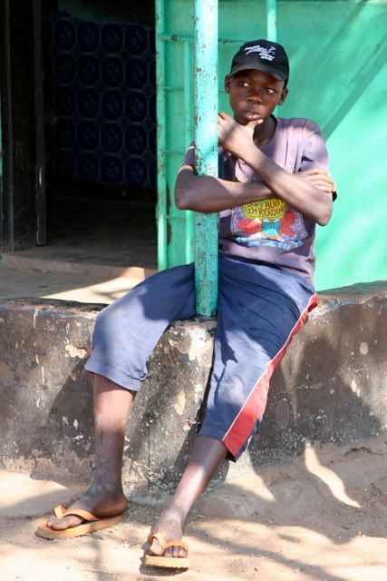 IMAGE: http://i131.photobucket.com/albums/p312/mjadse/Safari/African%20Villagers/IMG_3428.jpg