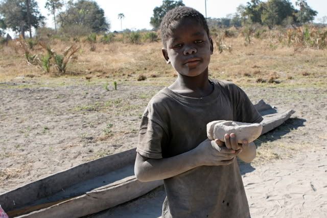 IMAGE: http://i131.photobucket.com/albums/p312/mjadse/Safari/African%20Villagers/IMG_5134.jpg