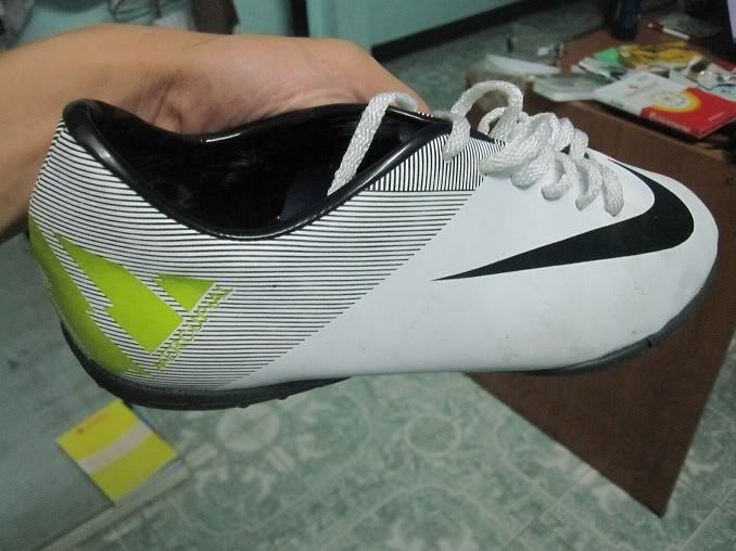 [ Hỏi ] AE Đam mê bóng đá mua giày ở đâu ?